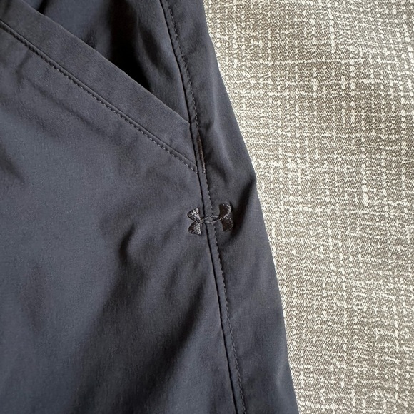 Under Armour Men’s Black Flat Front Lightweight Short Size 34 - Picture 3 of 10